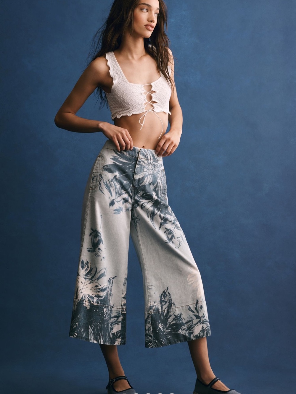Pilcro Anthropologie Wide Leg Cropped Jeans Size 26 Floral Print EUC